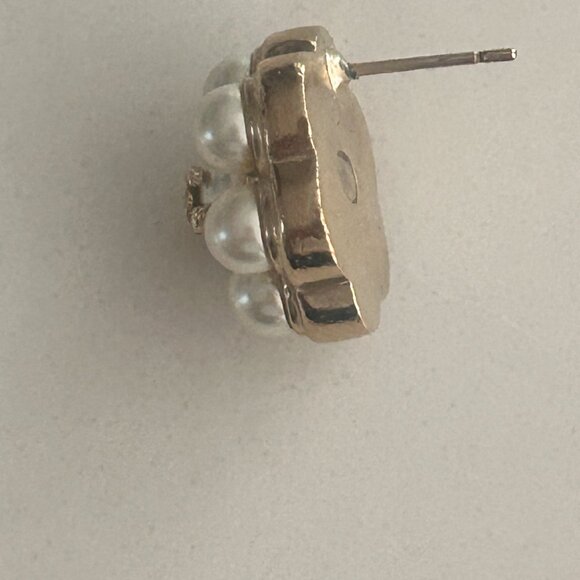 CHANEL Pearl Flower Earrings - Picture 3 of 6